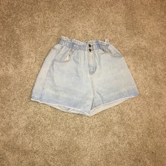 Size Small light wash denim shorts - Picture 1 of 3
